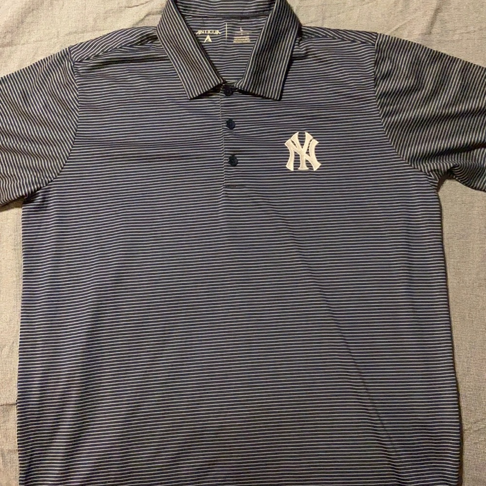 Antigua Yankees polo shirt. Size L